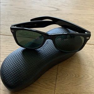 Black Ray-Ban Wayfarer